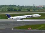 MD 90 Hello; HB-JID; McDonnell Douglas MD-90. Flughafen D�sseldorf. 02.06.2010.