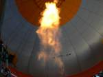 heisluftballone Imposante Flamme des Ballon-Tours D-OBTN w�hrend meiner Ballontour �stlich von Strausberg am 05.06.2010