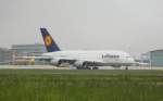 stuttgart-str Der Airbus A380-800 der Lufthansa beim Rollen zur Startbahn in Stuttgart am 02.06.10