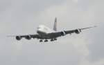 Der erste Lufthansa-Airbus A380-800 beim Einschwenken auf das ILS auf ...