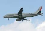 DLR Flugbetriebe A 320-232 F-WWDB im Landeanflug zur ILA 2010 ...