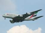 Emirates A 380-861 A6-EDJ im Landeanflug zur ILA 2010 in ...