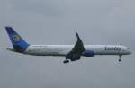  Condor 7365 cleared to land runway 26 
Eine Condor-Boeing 757-300 landet ...