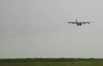 stuttgart-str Eine Lockheed C-130 Hercules der US AIR FORCE bei der Landung in Stuttgart am 02.06.10 mit viel Abgasen. 