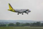Genau um 12.35 Uhr landet dieser Airbus A319-100 der Germanwings ...