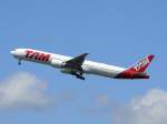 TAM; PT-MUB; Boeing 777-32W. ...  Robert Viktor 15.06.2010