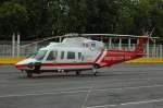 Am 26.05.2010 ein Helicopter einer Hilfsorganisation auf dem Hafengel�nde in ...