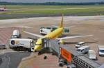 dusseldorf-dus Boeing 737-800 TUIfly D-AHFI am 'Gate' in D�sseldorf - 07.06.2010