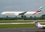 Emirates, A6-EMU, Boeing 777-300, ...  Wolfgang Kleuser 24.07.2010