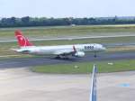 Eine Maschine von NWA am D�sseldorfer Flughafen.  ...
