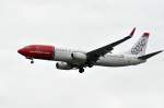 Norwegian Die sechstausendste (6.000) BOEING 737-800 von der NORWEGIAN AIR mit Kennung LN-NOL im Landeanflug in VIE auf Piste 34 am 28.7.2010. 