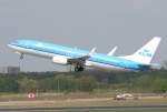 berlin-tegel-txl KLM B 737-8K2(WL) PH-BGA beim Start in Berlin-Tegel am 01.05.2010