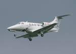 FlairJet Embraer EMB-500 Phenom 100 G-RAAL im Landeanflug in Berlin-Sch�nefeld ...