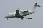 International Jet Management Challenger 605 OE-ISU im Landeanflug in Berlin-Sch�nefeld ...