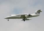 USA Air Force Learjet C-21A 84-0109 im Landeanflug in Berlin-Sch�nefeld ...