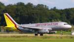 Ein Airbus A319-100 startet in Friedrichshafen-L�wenthal am 9. August 2010 ...