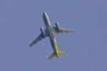 Kurz nach dem Start in Friedrichshafen (FDH) fliegt dieser A319 ...