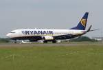 Ryanair B 737-8AS EI-EFB beim Start in Berlin-Sch�nefeld am 08.06.2010 ...
