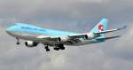 KOREAN AIR CARGO mit BOEING 747-400F,Kennung HL-7438 setzt am 25.8..2010 ...