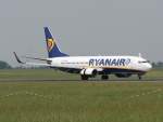 Ryanair B 737-8AS EI-EFD nach der Landung in Berlin-Sch�nefeld am ...