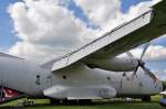 Transall C-160 mit voll ausgefahrenen Landeklappen auf dem Flugplatz in ...