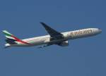 Emirates, A6-EBJ, Boeing 777-300 ...  Wolfgang Kleuser 25.10.2010