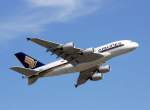 Ein Airbus A-380-841 von Singapore Airlines mit der Kennung 9V-SKE ...