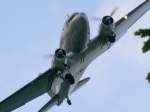 Sonstiges Air Service Berlin DC-3 D-CXXX beim Start in Berlin TXL und dann �ber die K�pfe der Spotter hinweg.