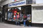 Der Fliegerladen direkt neben ...  Matthias Weber 16.11.2010
