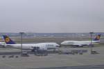 Zwei Boeing 747-430 der ...  Matthias Weber 17.12.2010