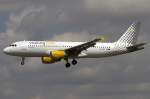 Vueling, EC-KDT, Airbus, A320-216, ...  Kurt Greul 18.12.2010