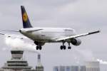 Lufthansa Lufthansa Airbus A 320 D-AIQA Berlin TXL kurz vor der Landung auf Rwy 26R