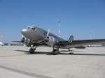 Lockheed Ein Rosinenbomber wartet auf G�ste f�r einen Rundflug �ber Hamburg