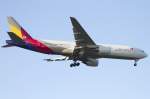 Asiana Airlines, HL7791, Boeing, ...  Kurt Greul 05.02.2011