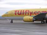 Tuifly 01.12.2007: Boeing 737-300 (D-AGEG) Nahaufnahme kurz vor dem Start von Memmingen nach Rom-Fiumicino.
