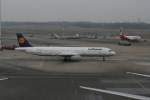 Lufthansa Airbus A321-100 der am 09.03.2011 auf dem Flughafen Hamburg. ...