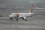 TAP Airbus A319 am 09.03.2011 auf dem Flughafen Hamburg.  ...