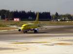 Tuifly Boeing 737-300 der TUIFly, noch mit Lackierung der HLX, ist am 05.12.2007 von Stuttgart kommend in Valencia (VLC) gelandet.