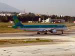 Jet der Aer Lingus rollt am 05.12.2007 auf dem Flughafen ...