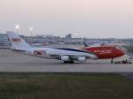 TNT; OO-THA; Boeing 747-4HA. ...  Robert Viktor 27.03.2011