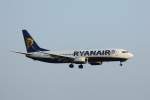 737-800 Seit dem 30.03.2011 bietet Ryanair Fl�ge zu vier verschiedenen Zielen von Magdeburg-Cochstedt (CSO/EDBC) aus an. Hier ist eine Boeing 737-800 mit der Kennung EI-DYS aus Girona im Landeanflug auf Cochstedt zu sehen. Fotografiert am 02.04.2011. 