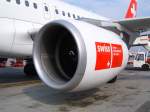A320 Das Triebwerk eines Airbus A 320 der SWISS International Airways in Madrid Barajas. (01/2005)