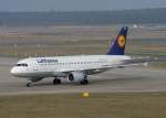 Lufthansa Lufthansa A 320-211 D-AIQA bei der Ankunft in Berlin-Tegel am 02.04.2011