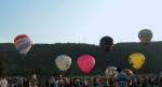 heisluftballone Letzte Vorbereitungen zum Night Glow am 31.07.04 gegen 20 Uhr bei der 'Mobilux Trophy' in Echternach (Luxemburg).