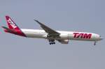 TAM, PT-MUD, Boeing, B777-32W-ER, ...  Kurt Greul 09.05.2011