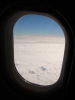 Sonstige Blick aus dem Fenster eines A 320 der Swiss auf eine sch�ne, glatte und geschlossene Wolkendecke...