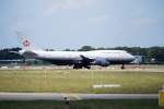 Die Boeing 747 V8-ALI aus dem Sultanat Brunei beim rollen ...
