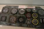 Luftwaffenmuseum der Bundeswehr Eine weitere kleine Sonderausstellung befasst sich mit der Geschichte des sog. 'Volksj�gers' He162 aus em Jahre 1945. Im Bild die Instrumententafel einer He162. Interessant sind die Warnhinweise f�r den Piloten am oberen Rand. >Maschine nicht �ber 4G abfangen<; >negative Beschleunigung nicht l�nger als 3 Sekunden, sonst Triebwerksausfall<. Auf der rechten Seite dann die Geschwindigkeitsangaben f�r die Klappen und das Fahrwerk. Foto:30.01.2008.  