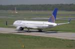 United Airlines B 757-224 ...  Frank Maczkowicz 07.06.2011
