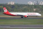 Air Berlin A 321-211 D-ABCC nach der Landung in Berlin-Tegel ...